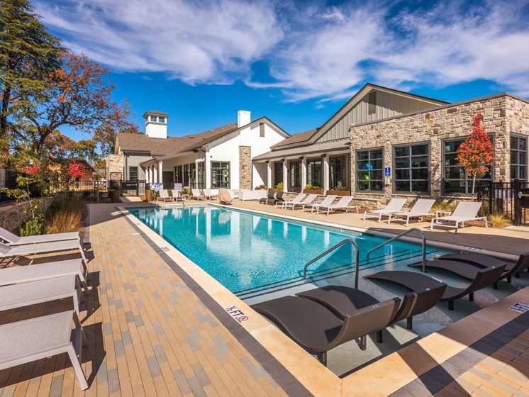Bon Haven apartment rentals resort style saltwater swimming pool in Spartanburg, SC